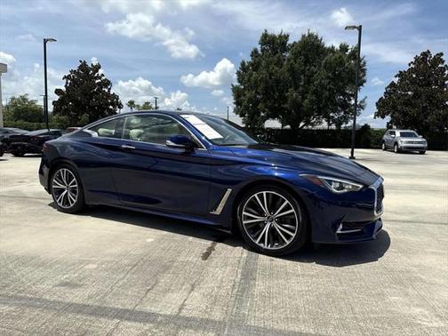 2022 INFINITI Q60 LUXE