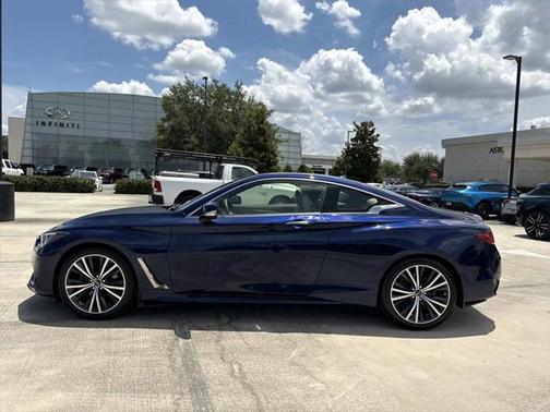 2022 INFINITI Q60 LUXE