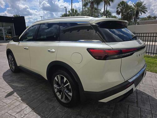 Majestic White 2023 INFINITI QX60 Luxe