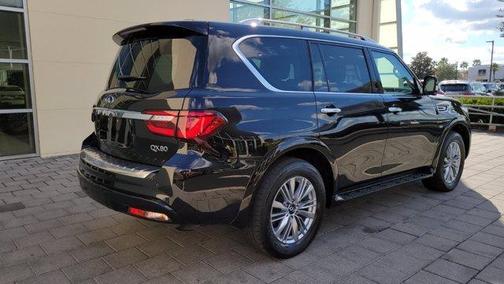 Photo 4 of 34 of 2018 INFINITI QX80 Base