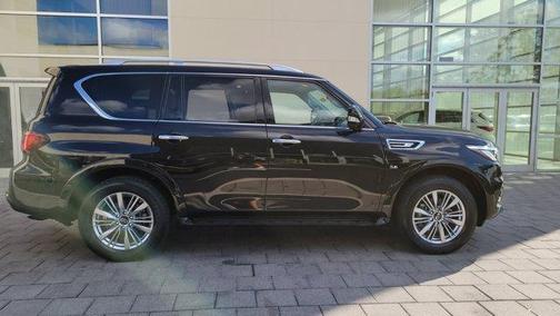 Photo 3 of 34 of 2018 INFINITI QX80 Base