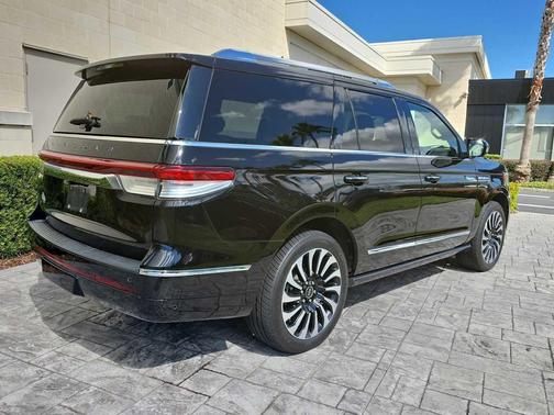 2022 Lincoln Navigator Black Label