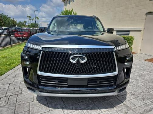 2025 INFINITI QX80 Luxe