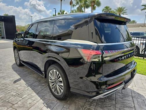 2025 INFINITI QX80 Luxe