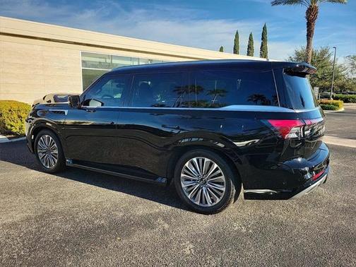 2025 INFINITI QX80 Luxe