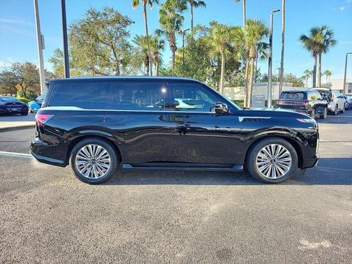 2025 INFINITI QX80 Luxe