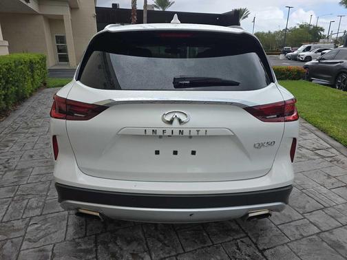2022 INFINITI QX50 LUXE