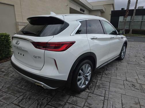 2022 INFINITI QX50 LUXE