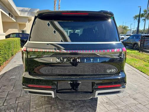 2025 INFINITI QX80 Luxe