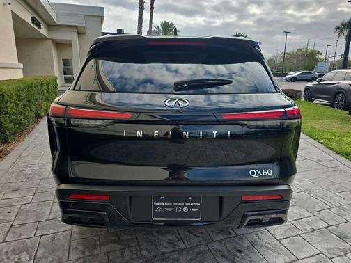 Mineral Black 2025 INFINITI QX60 Luxe
