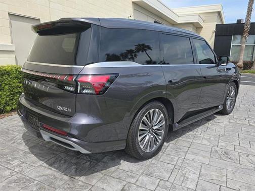 2025 INFINITI QX80 Luxe