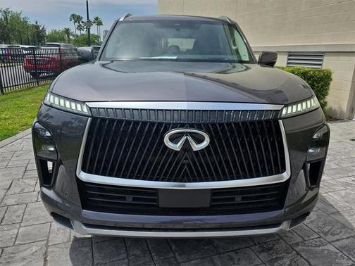 2025 INFINITI QX80 Luxe
