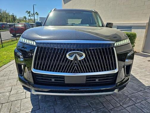 2025 INFINITI QX80 PURE