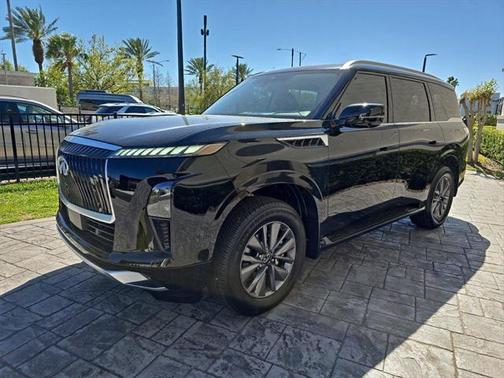 2025 INFINITI QX80 PURE