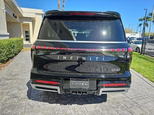 2025 INFINITI QX80 PURE