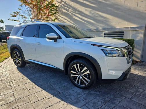 2025 Nissan Pathfinder Platinum FWD