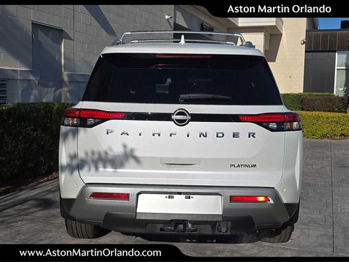 2025 Nissan Pathfinder Platinum FWD