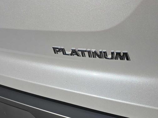 2025 Nissan Pathfinder Platinum FWD