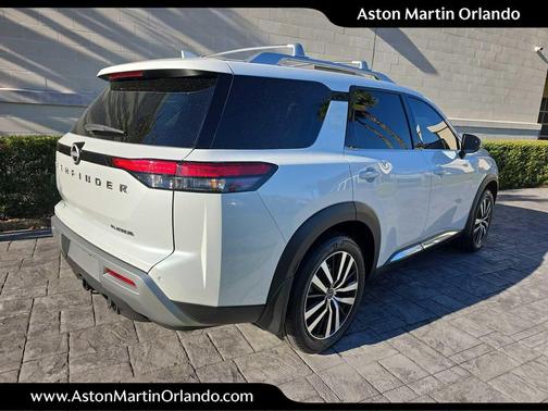 2025 Nissan Pathfinder Platinum FWD