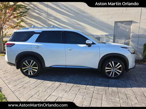 2025 Nissan Pathfinder Platinum FWD