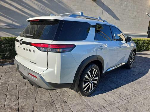 2025 Nissan Pathfinder Platinum FWD