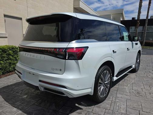 2026 INFINITI QX80 Luxe