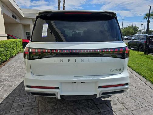 2026 INFINITI QX80 Luxe