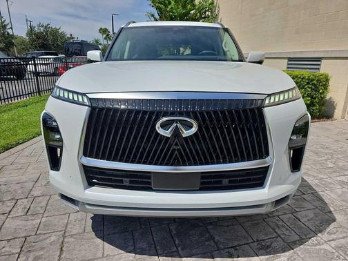 2026 INFINITI QX80 Luxe