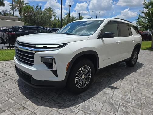 2025 Chevrolet Traverse LT