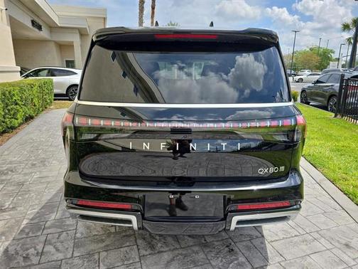 2025 INFINITI QX80 Luxe