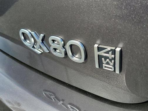 2025 INFINITI QX80 Luxe