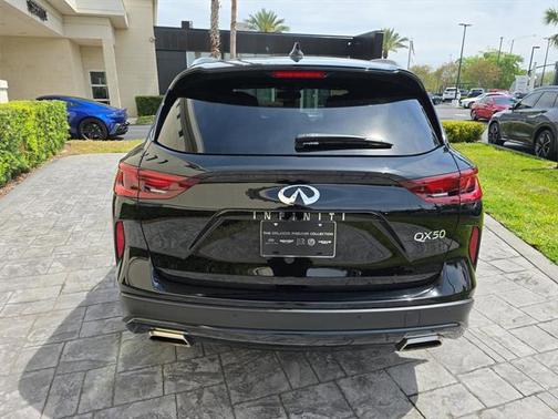 2022 INFINITI QX50 LUXE