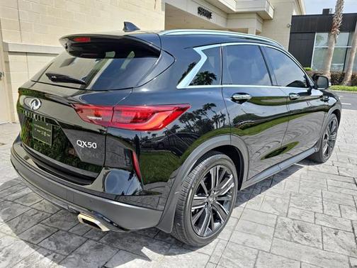 2022 INFINITI QX50 LUXE