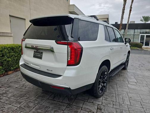 2023 GMC Yukon SLT