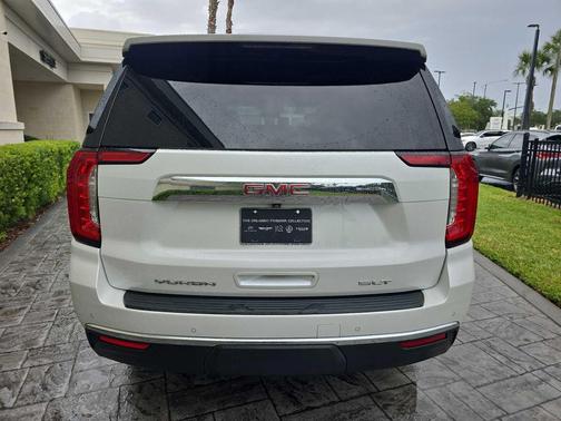 2023 GMC Yukon SLT