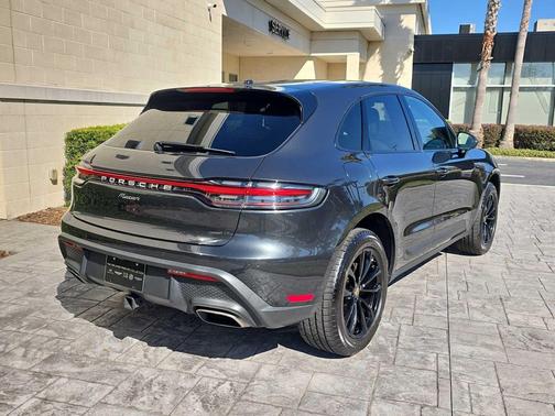 2022 Porsche Macan AWD