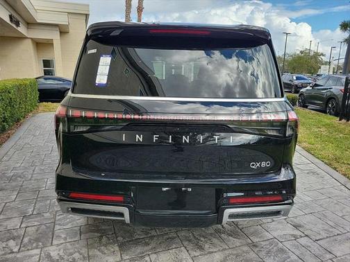 2025 INFINITI QX80 Luxe