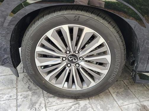 2025 INFINITI QX80 Luxe