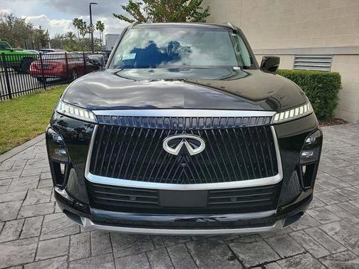 2025 INFINITI QX80 Luxe