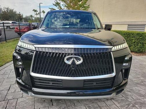 2025 INFINITI QX80 Luxe