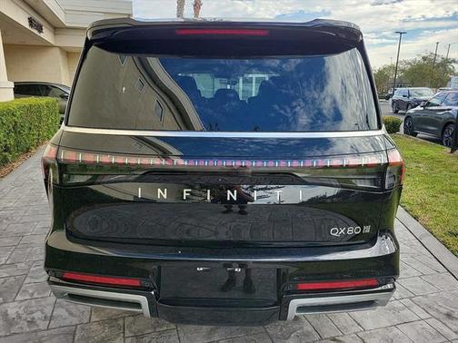 2025 INFINITI QX80 Luxe