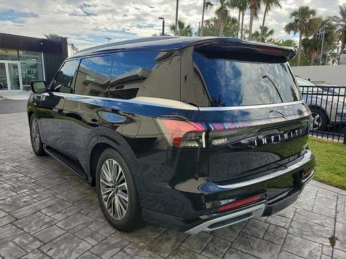 2025 INFINITI QX80 Luxe