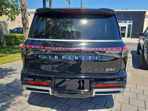 2025 INFINITI QX80 Luxe