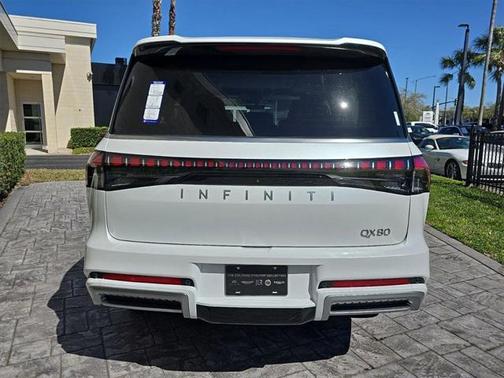 2025 INFINITI QX80 Luxe