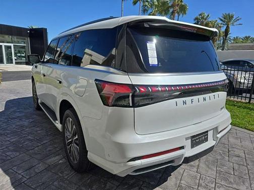 2025 INFINITI QX80 Luxe