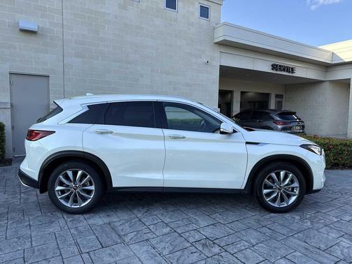 2022 INFINITI QX50 LUXE
