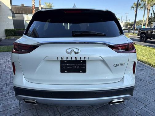 2022 INFINITI QX50 LUXE