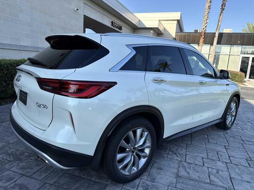 2022 INFINITI QX50 LUXE