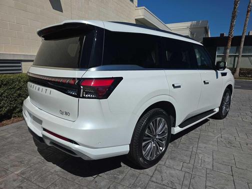 2025 INFINITI QX80 Luxe