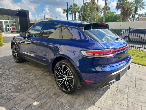 2025 Porsche Macan AWD